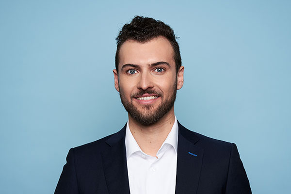 Bas